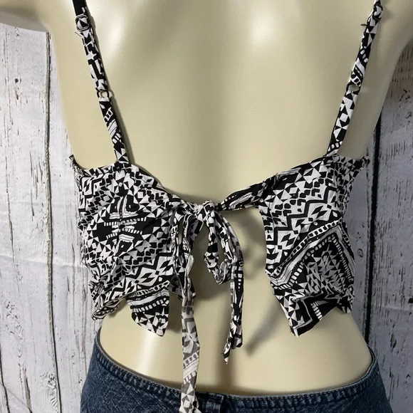Express Black & White Geometric Pattern Halter Style Crop Top Sz Medium NWT - Picture 5 of 5